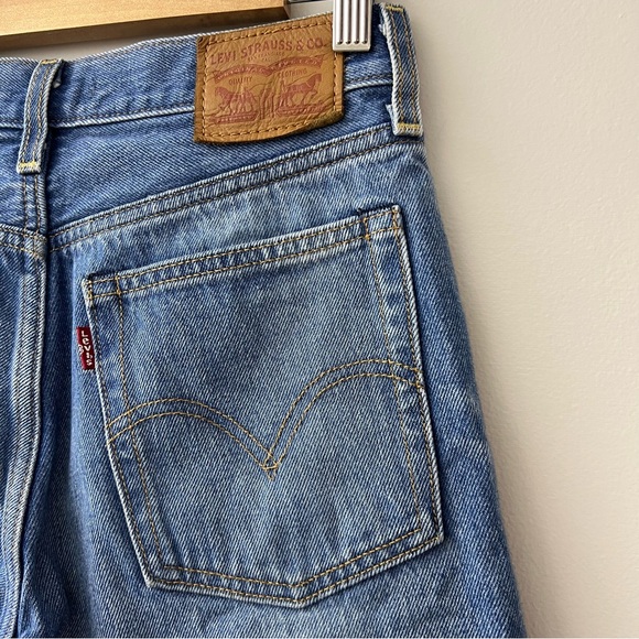 Levi’s Wedgie Straight Frayed Hem Button Fly High Rise Jeans - Picture 9 of 13